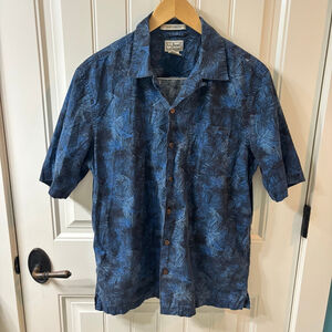 Vintage Men's L.L.Bean Casual Button Up Shirt M Blue Black Palm Print Cotton